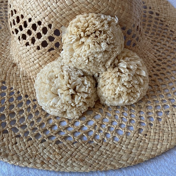 Chico’s Straw Sun Hat OS with Pom-Pom details - Picture 4 of 6
